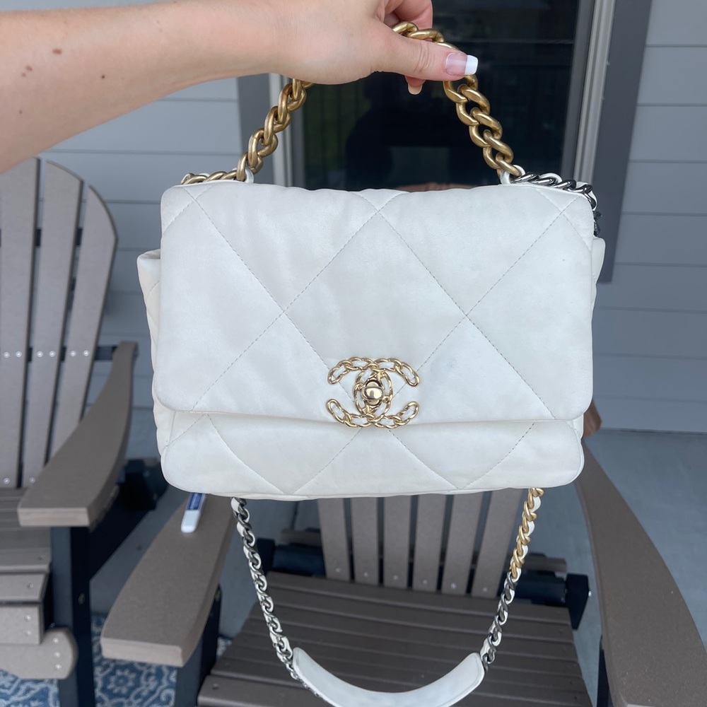 Chanel 19 white small